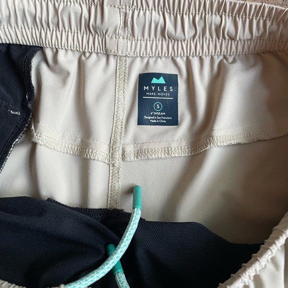 Myles Apparel Momentum Shorts
6inch inseam
Small
Good condition
Khaki color - Picture 2 of 3